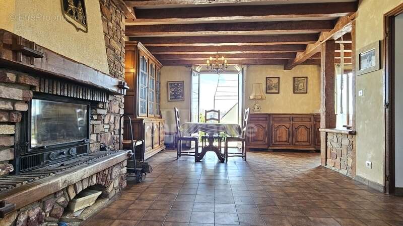 Maison à OLLAINVILLE