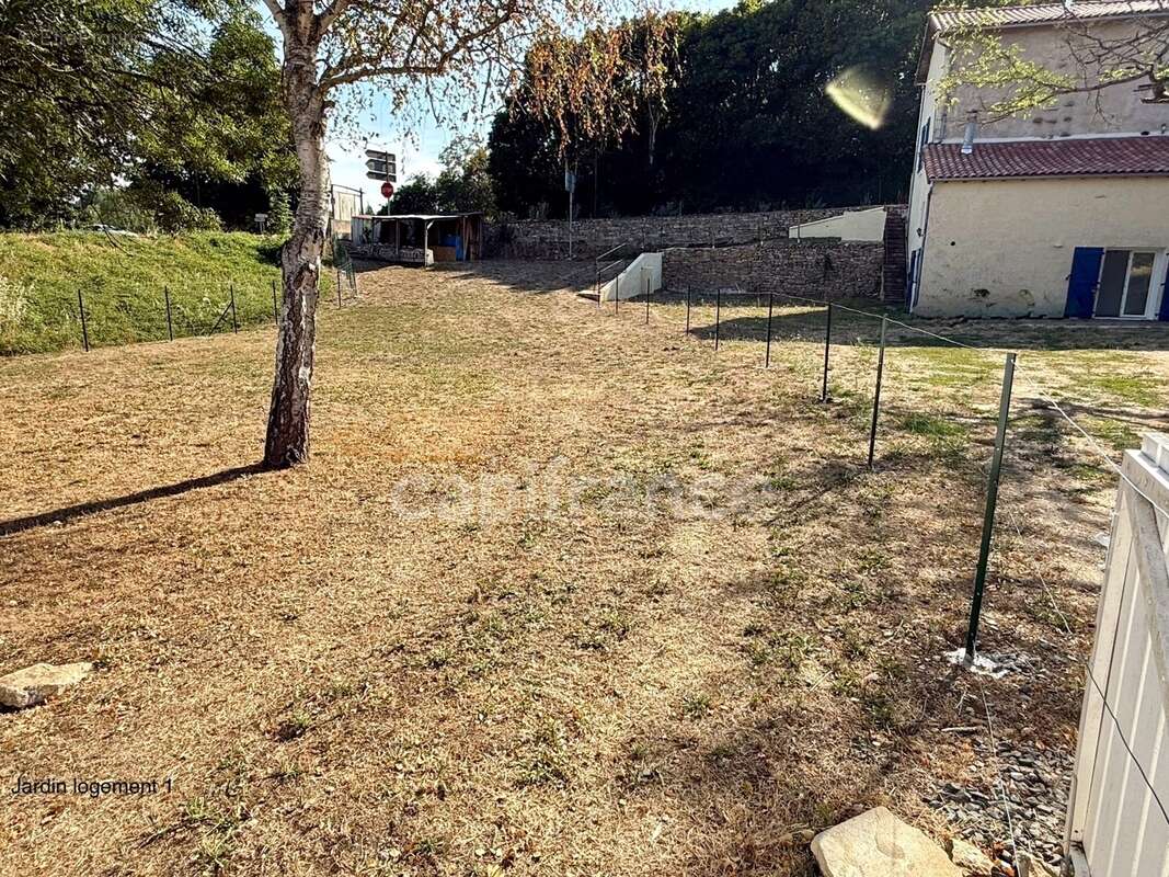 Maison avec deux logements indépendants : une opportunité rare pour habiter, investir ou réunir plusieurs générations - photo 10
