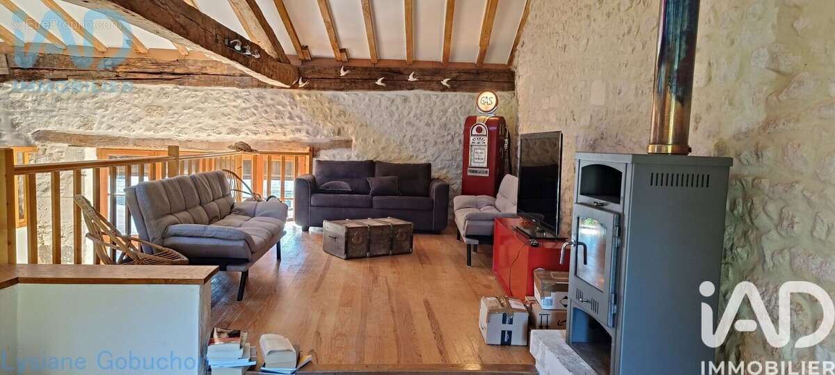 Maison 134 m² à Coutures  - photo 3