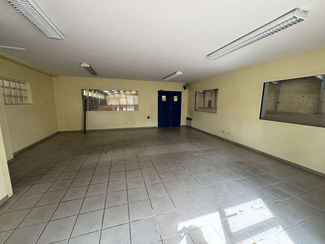 Commerce à TREILLIERES