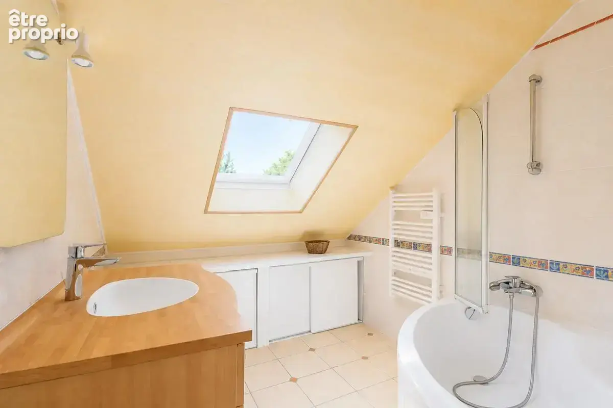77150 - lesigny - maison familiale 8 pieces - piscine - 265 m² - photo 17