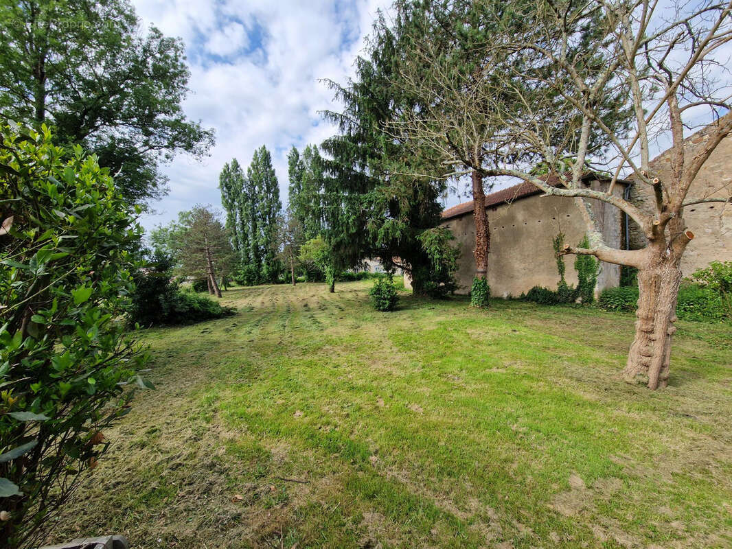 Terrain à SAINT-CIERS-SUR-GIRONDE