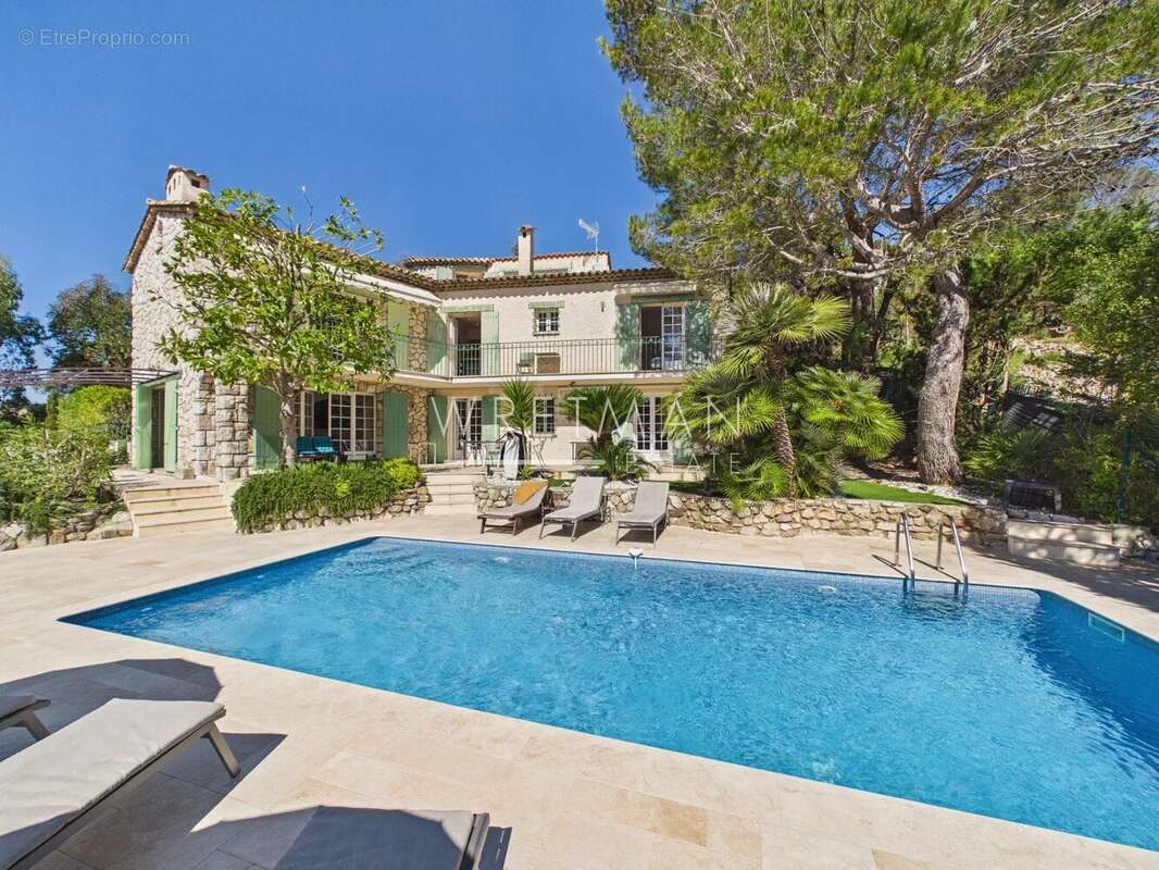 Maison à MANDELIEU-LA-NAPOULE