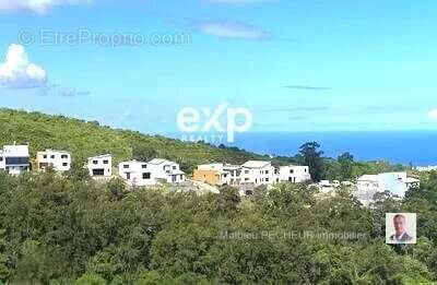 Terrain à LA POSSESSION