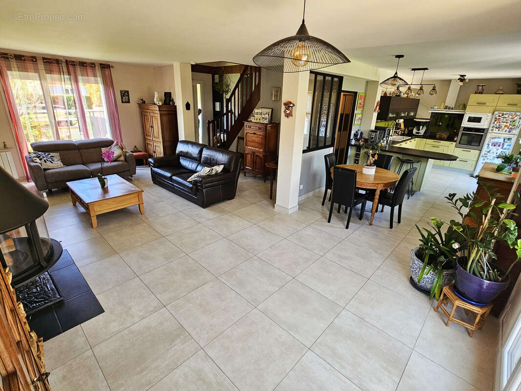 Maison à MANDRES-LES-ROSES