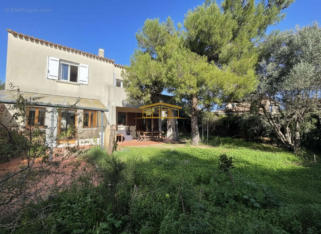 Maison à VIC-LA-GARDIOLE