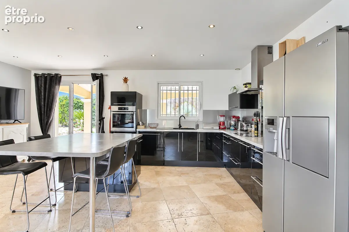 À vendre à Forcalqueiret  - Villa  170 m² + studio indépendant et piscine chauffée - photo 6
