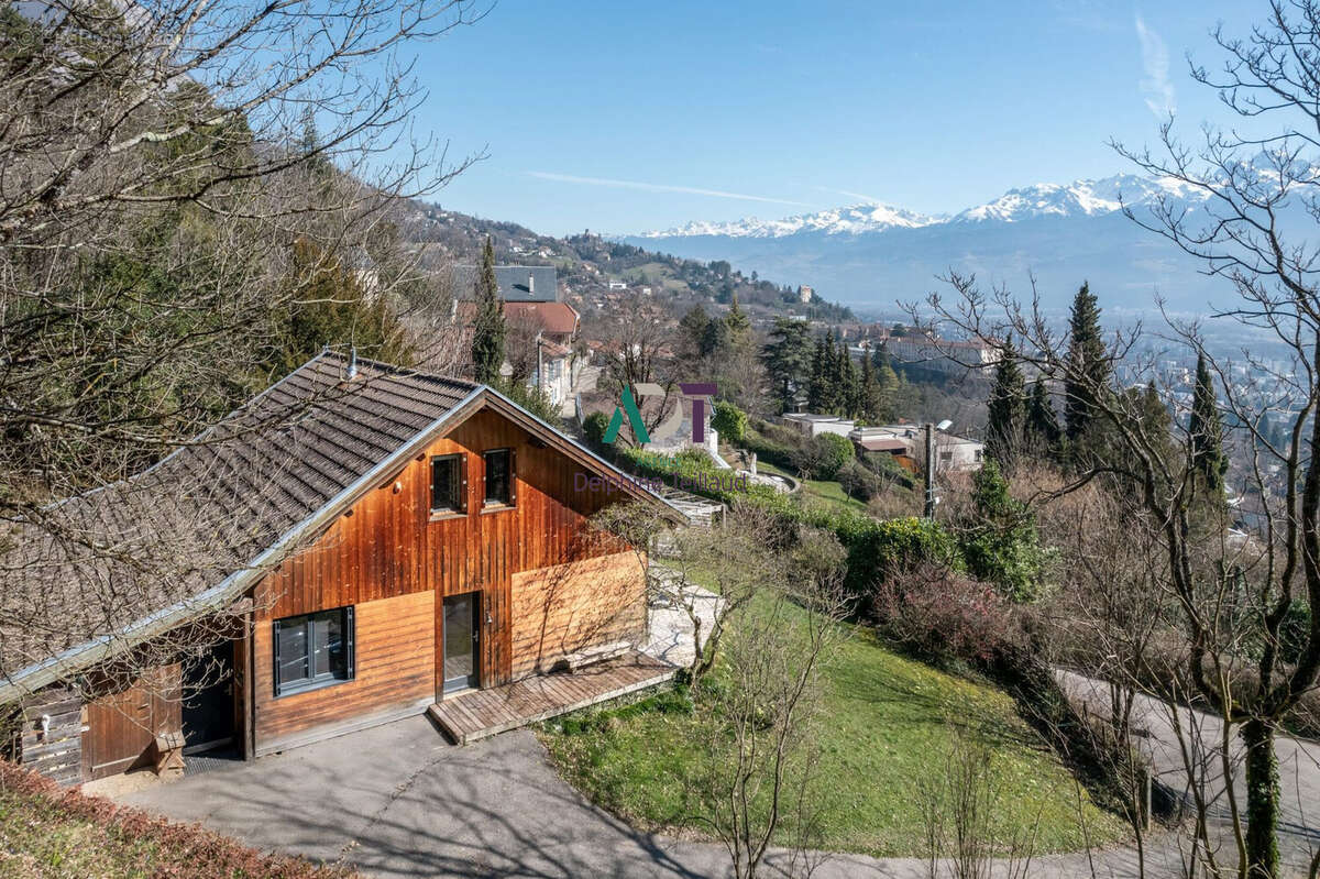 Maison à LA TRONCHE