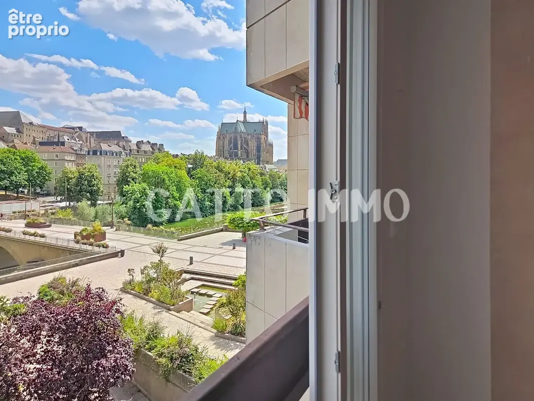 Metz centre - vue cathedrale // f2 de 48,51m2 // balcon // cave - photo 13