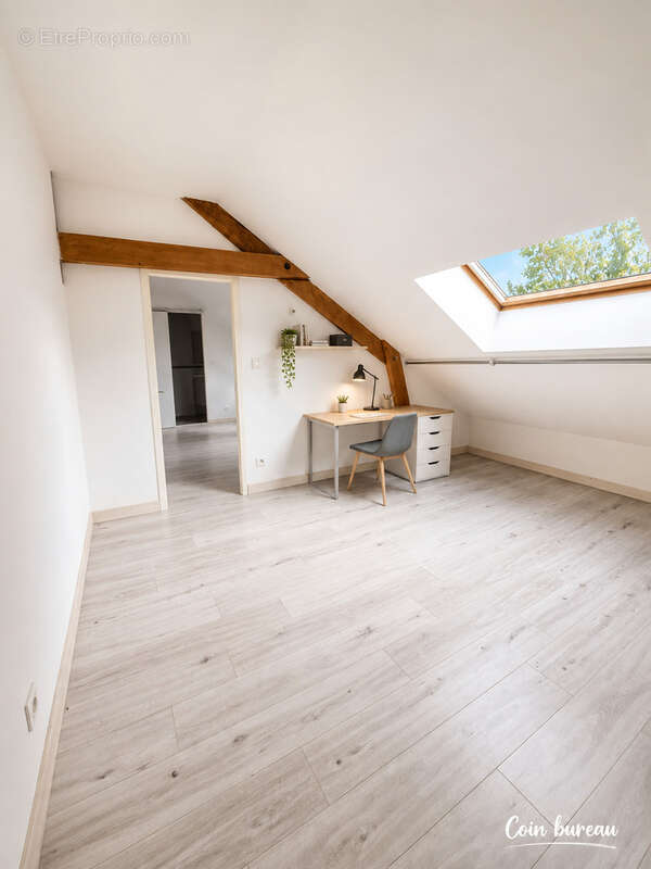 Duplex bon état , avec terrasse de 36 m2 . - photo 9