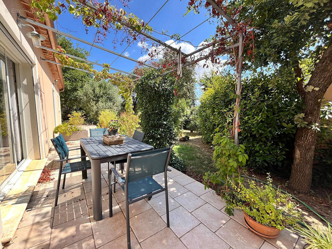 Maison à SUZE-LA-ROUSSE