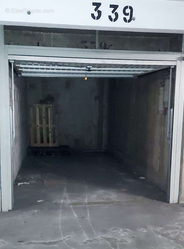 Parking à PARIS-14E