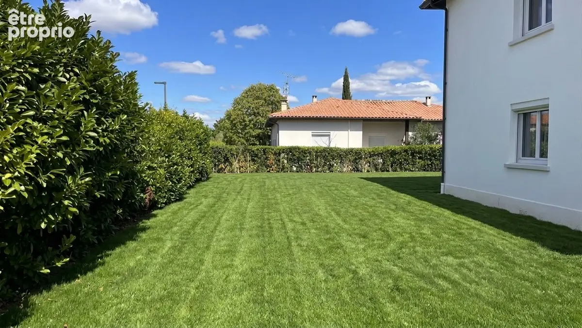 Appartement T4 rénové - Entre maison et appartement - Premier étage avec balcon & grand terrain privatif - photo 5
