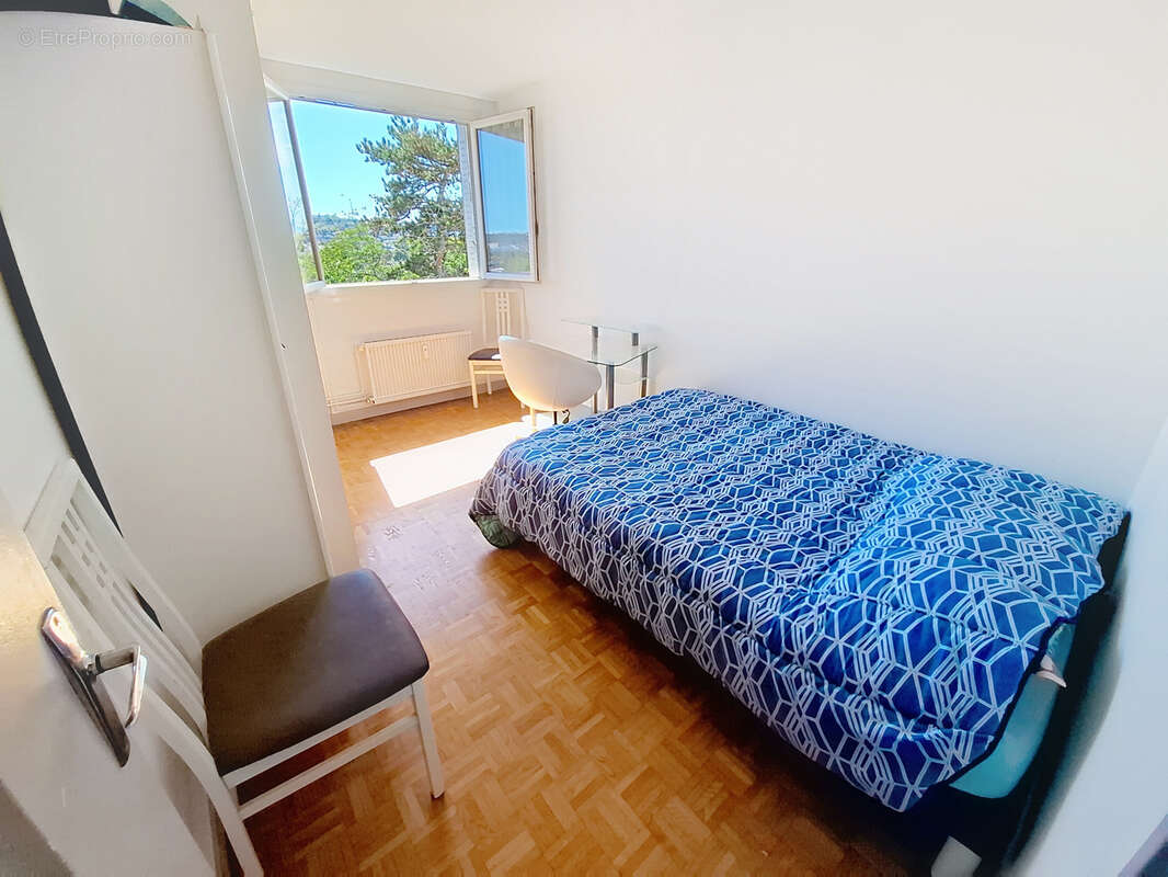 Appartement à PIERRE-BENITE