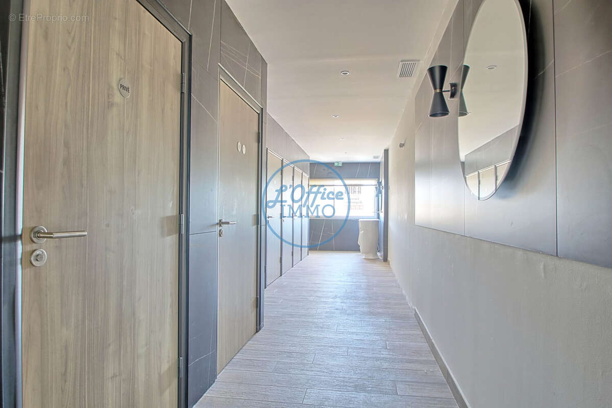 Commerce 136 m² à Carqueiranne  - photo 4