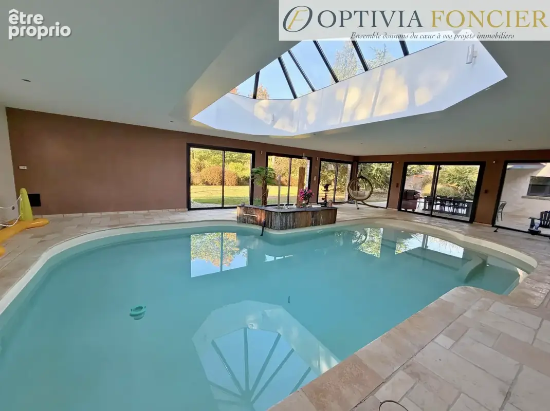 Propriété T7 395 m2 - 6 300 m2 de terrain - 5 garages - Piscine intérieure chauffée - photo 18