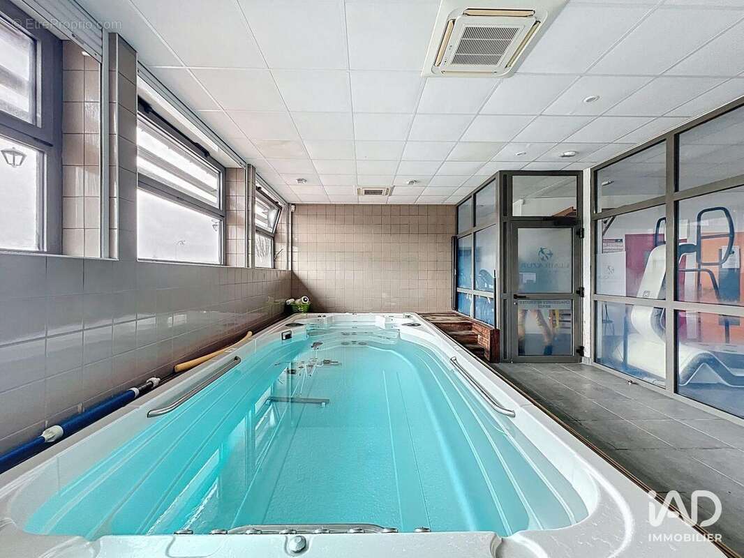 Photo 2 - Commerce à GIVET