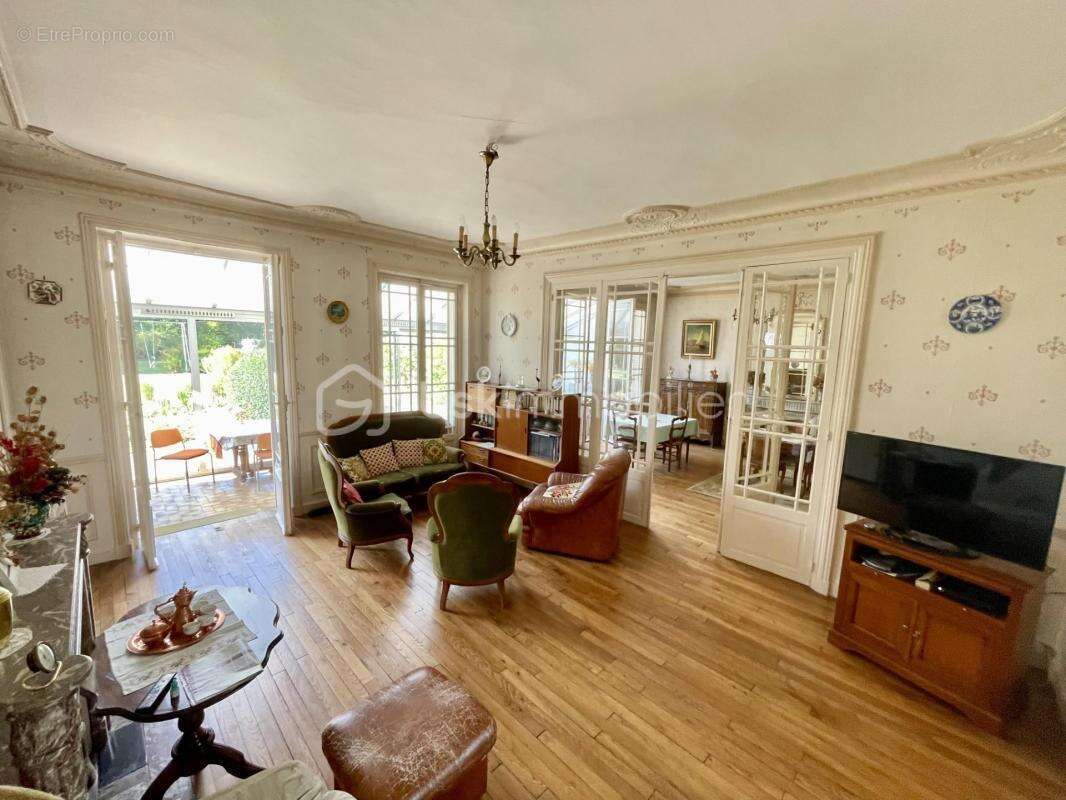 Maison bourgeoise de caractère – 426 m² – Parc arboré de 1 700 m² en bord de rivière – Centre-ville - photo 8