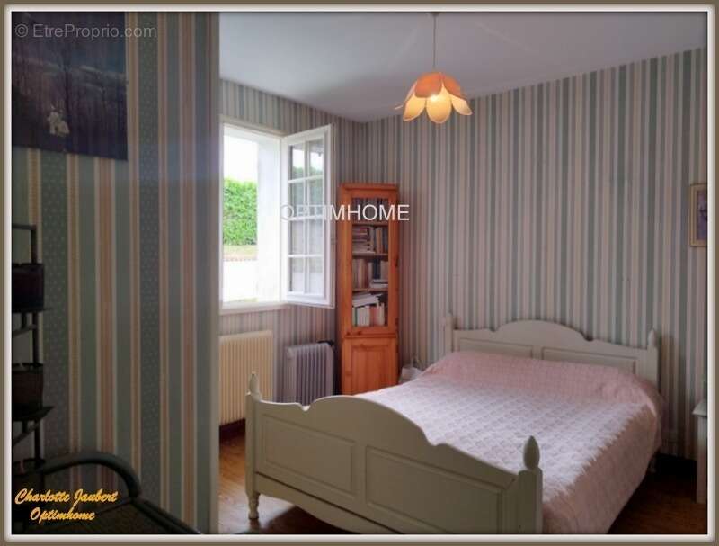 Maison à MONTMOREAU-SAINT-CYBARD