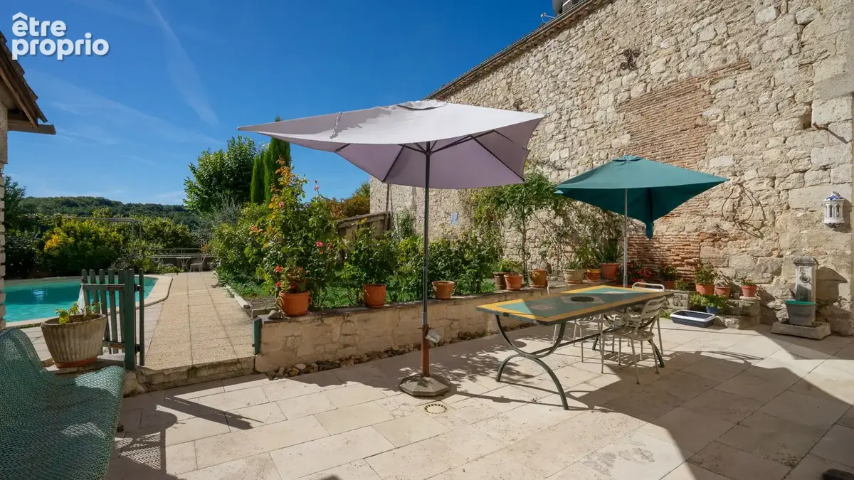 Magnifique maison bourgeoise 18 ème en coeur de village avec jardin, piscine et superbe vue - photo 6