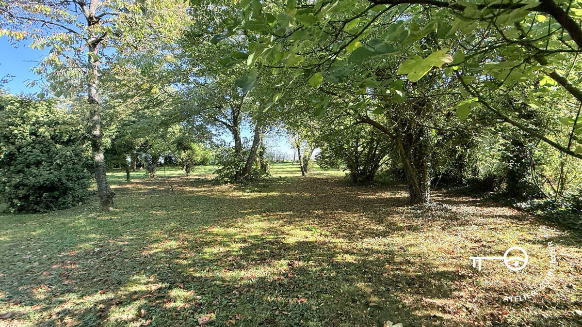 Terrain à OUZOUER-LE-MARCHE