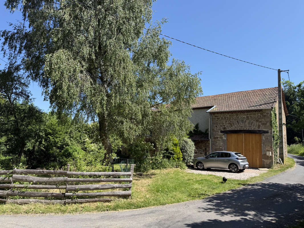 Maison à AUZELLES