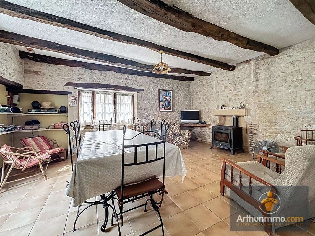 Maison à LE BUISSON-DE-CADOUIN