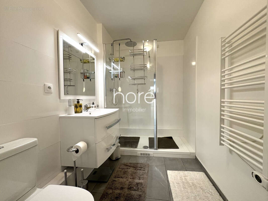 Appartement à LEVALLOIS-PERRET