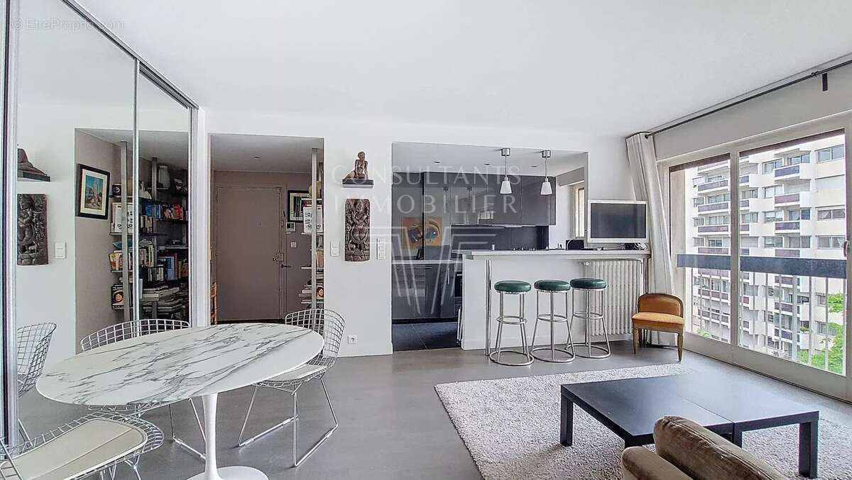 Appartement à PARIS-15E