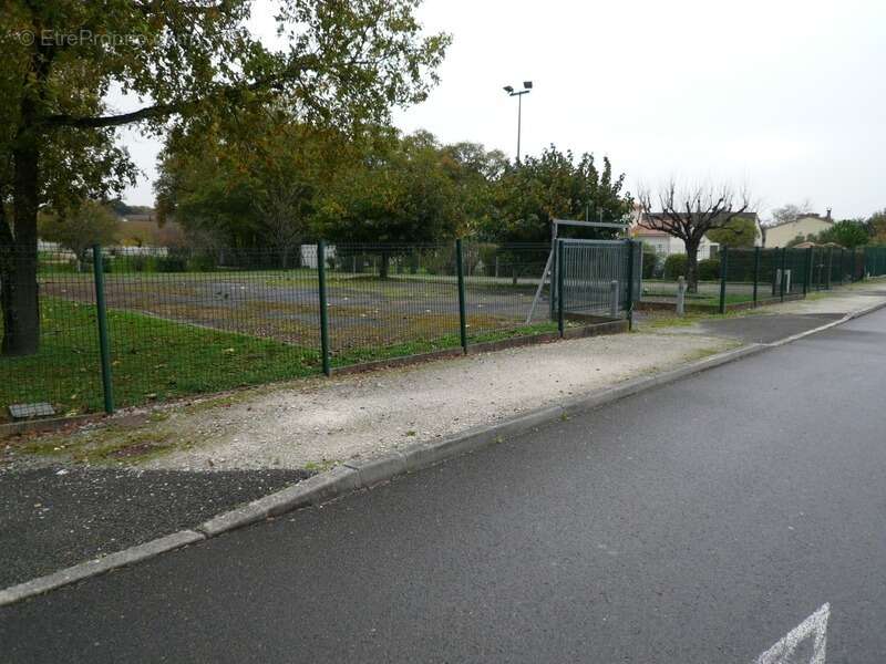 Terrain à CHATEAUBERNARD