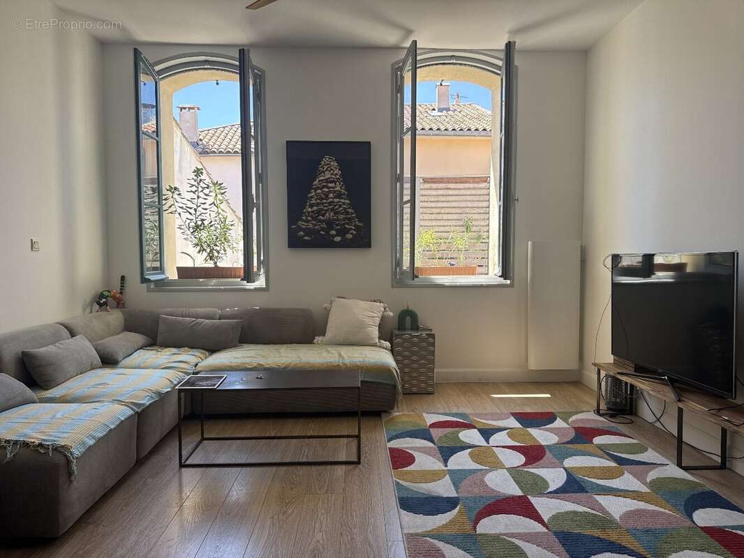 Superbe appartement 3 pièces de 75 m² en plein cur du centre-ville - photo 2