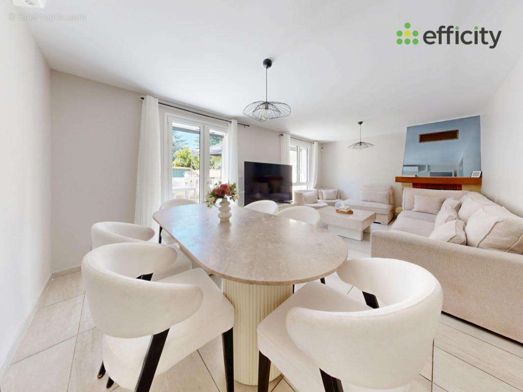 Maison 113 m² à Saint-Fons  - photo 6