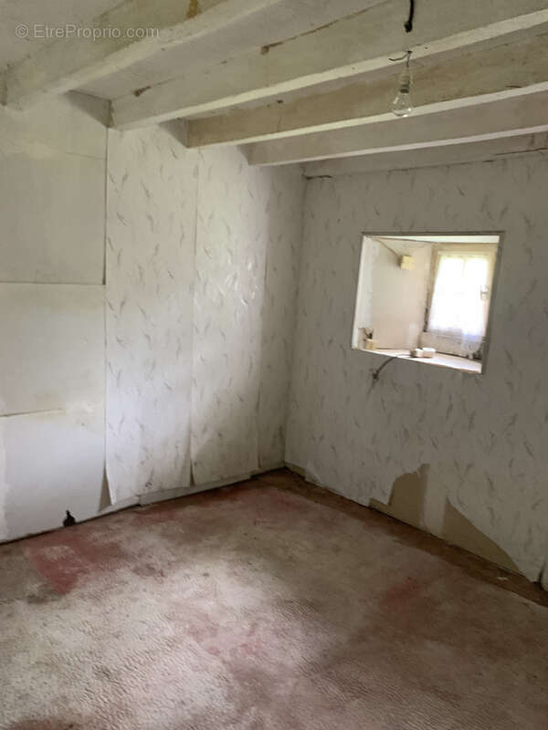 Maison à AMBRIERES-LES-VALLEES