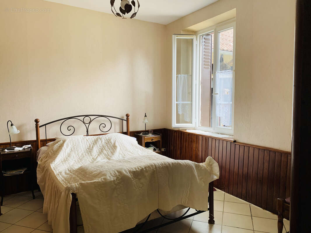 Maison à MONTACHER-VILLEGARDIN