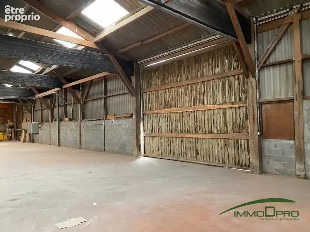 batiment de 720 m² sur un terrain de 2.400 m² - photo 3