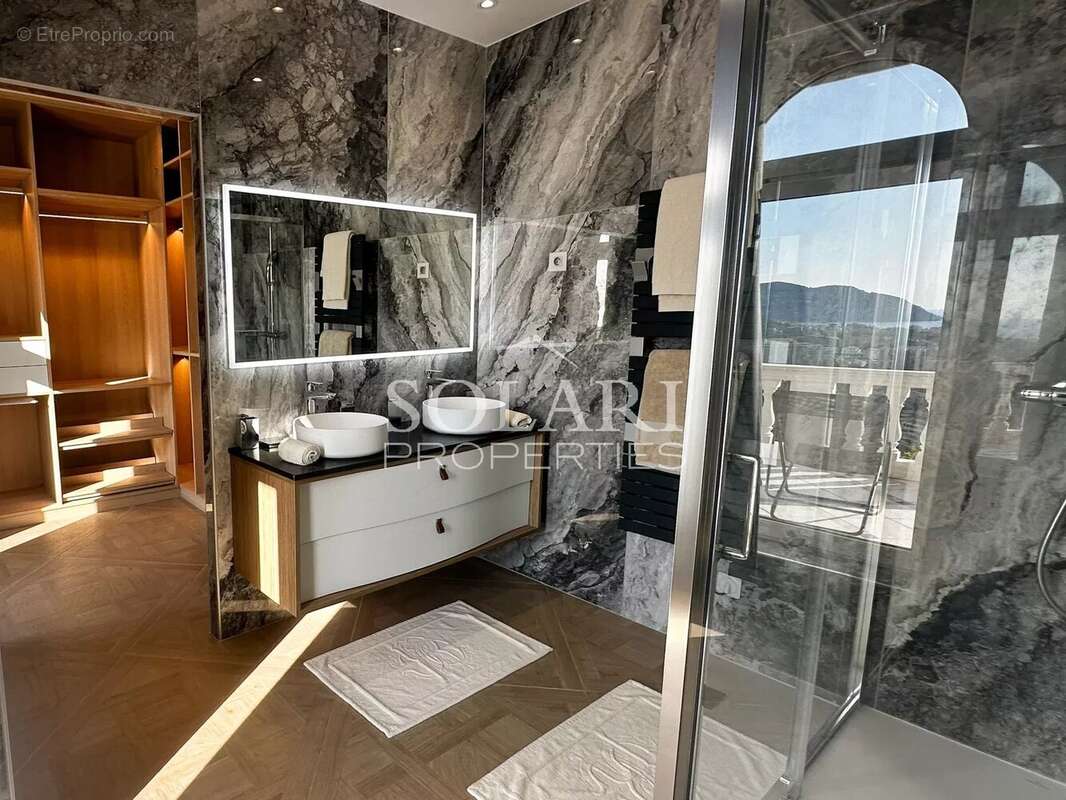 Maison à MANDELIEU-LA-NAPOULE