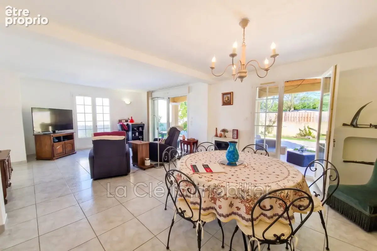 Maison 5 pièces 112 m² à vendre à Le Grau-Du-Roi (30240) - photo 2