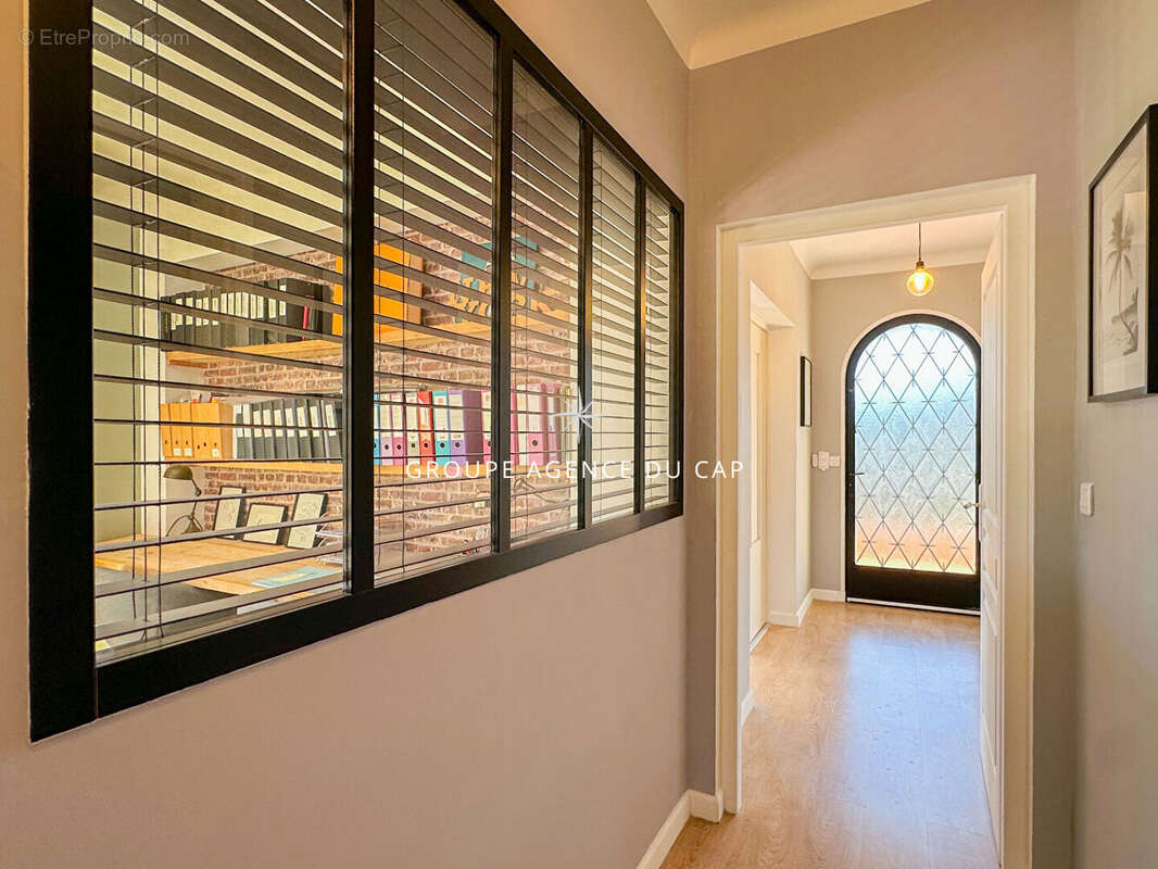 A vendre villa de charme 4 chambres terrain plat piscine parking proche mer aux issambres - photo 8