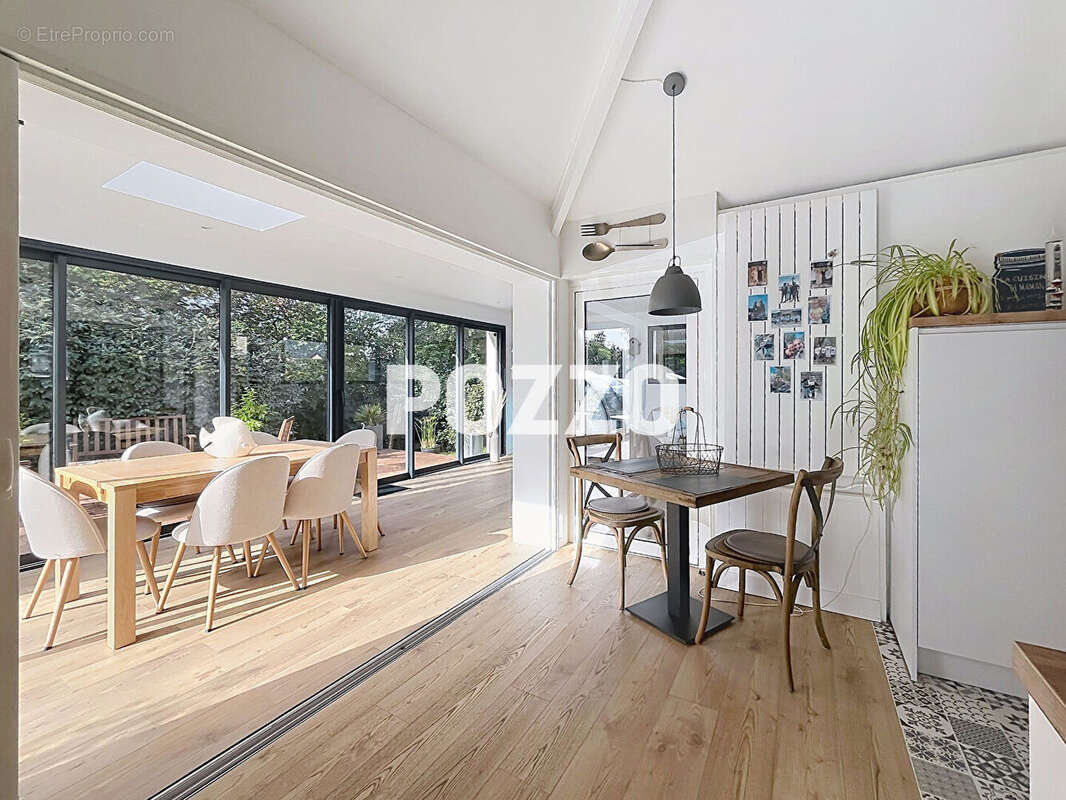 Baisse de prix - Maison proche Canisy -7 pièce(s) 162 m2 - 4 chambres -Piscine et garage double - photo 5