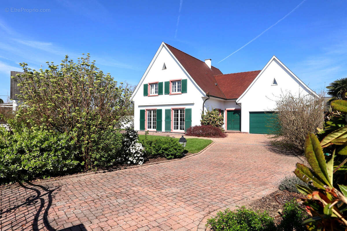 Maison à VILLAGE-NEUF