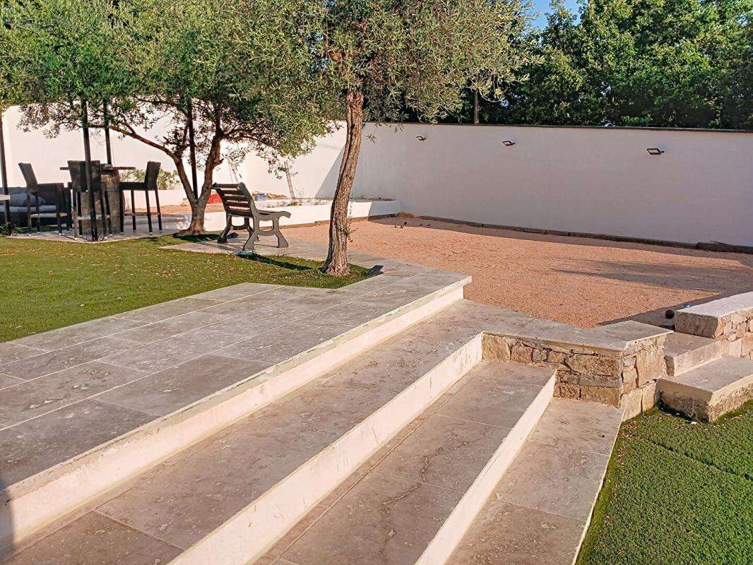 Villa T6 avec piscine et terrain de 1241m² - Sainte-Anastasie-Sur-Issole - photo 15