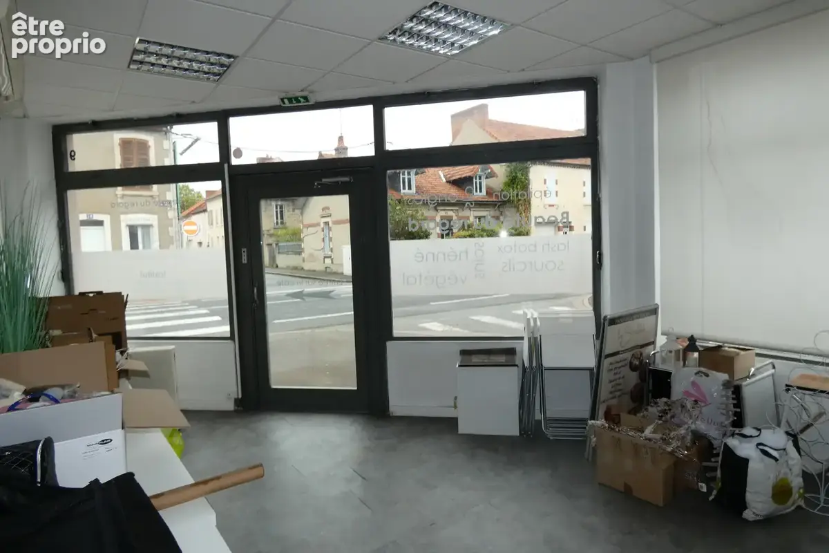 MONTLUCON CENTRE Immeuble avec local commercial, habitation et deux garages - photo 5