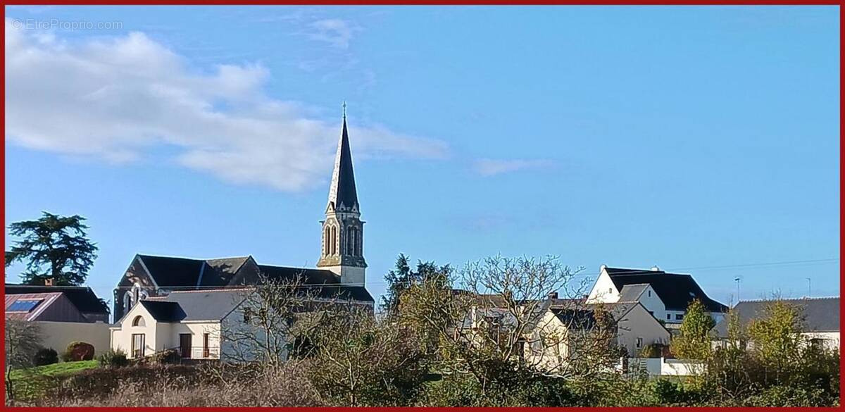 Terrain à POUILLE-LES-COTEAUX
