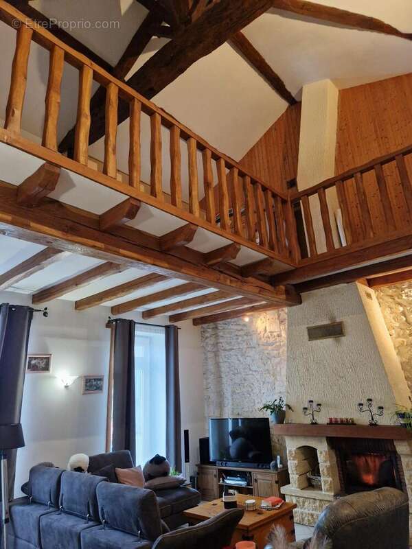 Maison 241 m² à Saint-Sigismond-De-Clermont  - photo 2