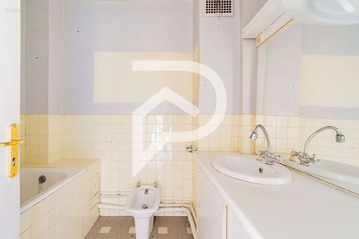 Appartement à MARSEILLE-4E