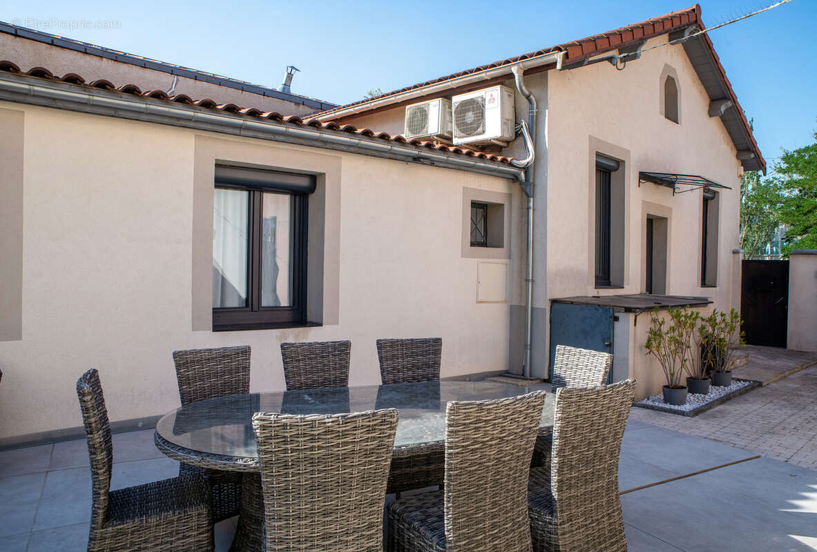 À vendre   Maison impeccable avec extérieur convivial   Lyon 8e - photo 10