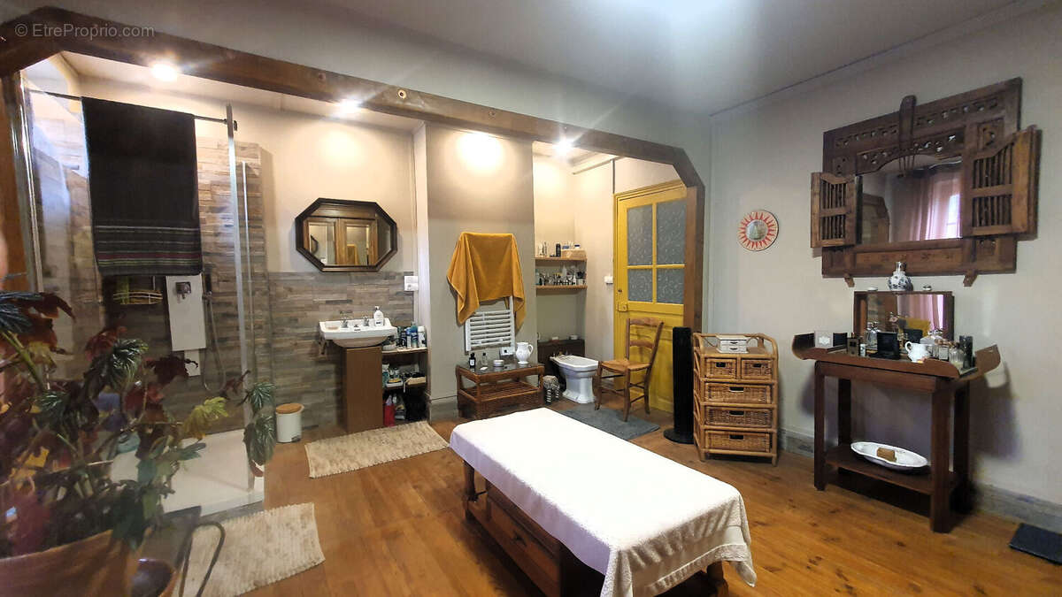 Maison rénovée avec jardin et dépendance  5 chambres possibles  Proche commodités - photo 13