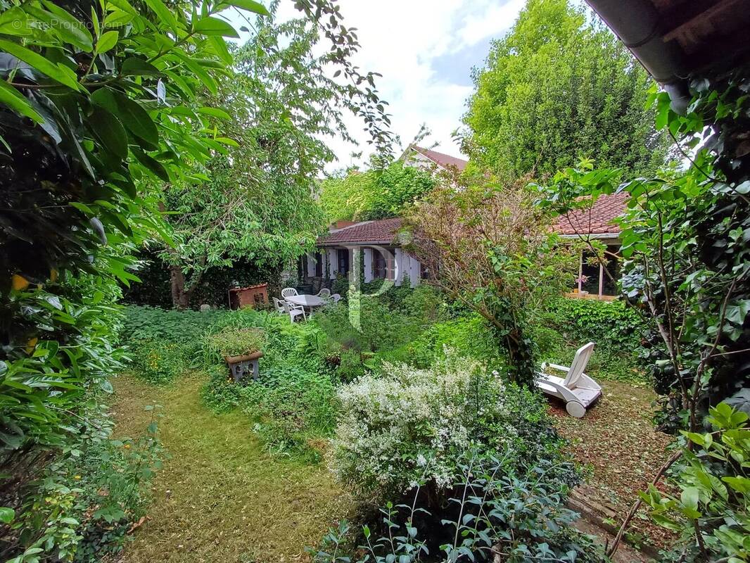 Maison à VERRIERES-LE-BUISSON