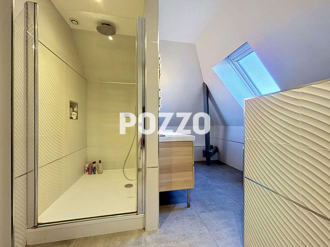 A Vendre - AVRANCHES (Centre-ville) - Maison 7 pièce(s) 170 m² - terrain 1302 m² - photo 17