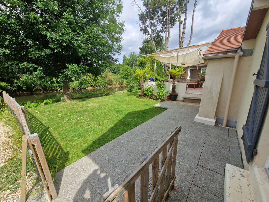 Maison à SAINTE-GEMME-MORONVAL